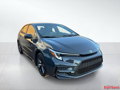 Certified 2026 Toyota Corolla SE w/ SE Package FWD image 5