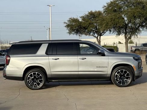 Certified 2025 Chevrolet Suburban RST image 3