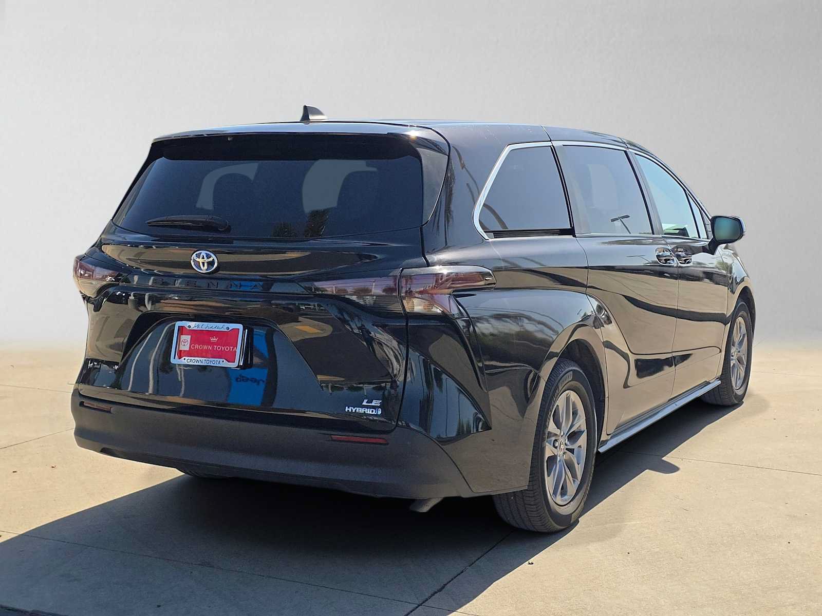 Certified 2023 Toyota Sienna LE FWD image 3