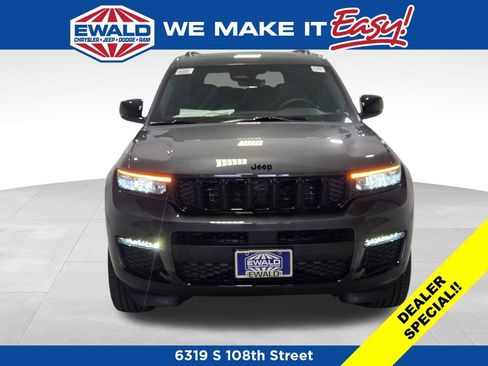 New 2025 Jeep Grand Cherokee L Limited w/ Black Appearance Package AWD/4WD image 17