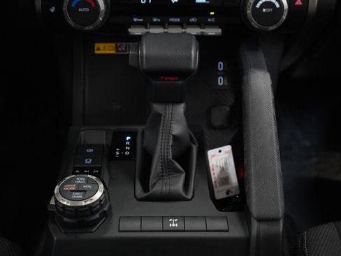 Used 2025 Toyota 4Runner TRD Off-Road image 18