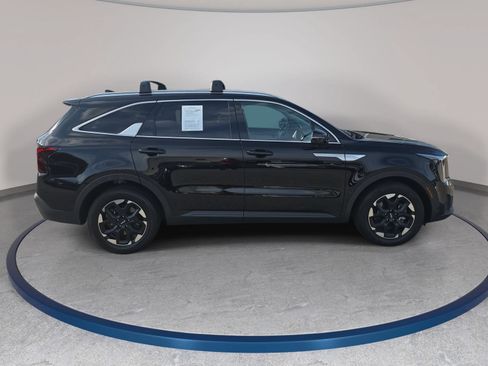 Used 2025 Kia Sorento S w/ Panoramic Sunroof Package FWD image 4