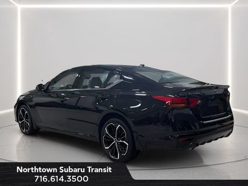 Used 2023 Nissan Altima 2.5 SR w/ SR Premium Package AWD/4WD image 3