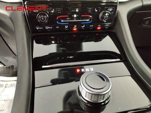 Used 2024 Jeep Grand Cherokee L Laredo AWD/4WD image 21