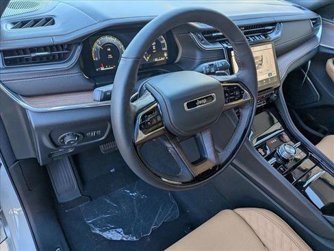 New 2025 Jeep Grand Cherokee L Summit image 3