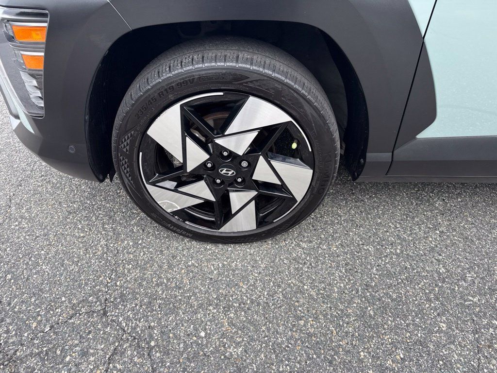 Used 2024 Hyundai Kona Limited AWD/4WD image 9