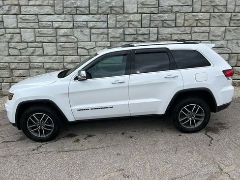 Certified 2022 Jeep Grand Cherokee Limited w/ Tech Group AWD/4WD image 3
