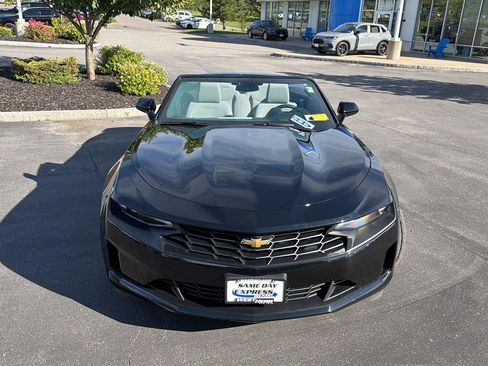 Used 2023 Chevrolet Camaro LT RWD image 3