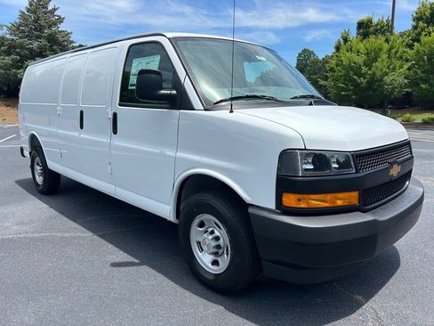 New 2026 Chevrolet Express 2500 Extended RWD image 8