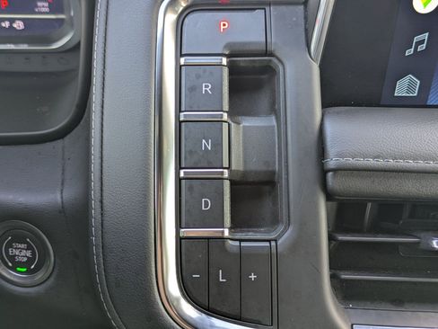 Used 2022 Chevrolet Tahoe Z71 w/ Luxury Package image 28