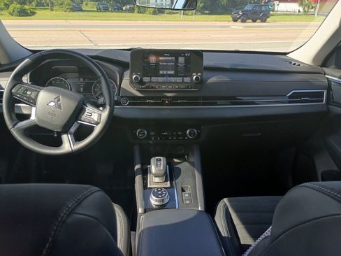 Used 2023 Mitsubishi Outlander SE AWD/4WD image 9