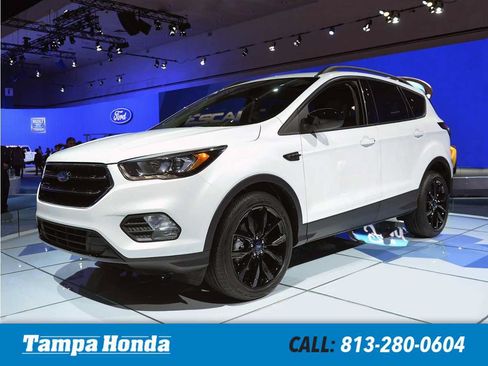 Used 2018 Ford Escape Titanium w/ Ford Safe & Smart Package FWD image 1