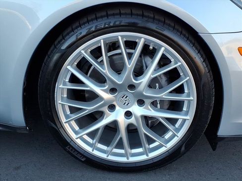 Certified 2019 Porsche Panamera image 31