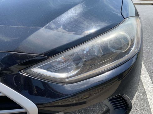 Used 2018 Hyundai Elantra SE FWD image 12
