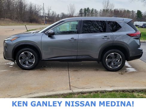 Used 2025 Nissan Rogue SV image 6