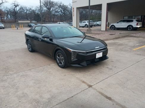 Used 2025 Kia K4 LXS image 6