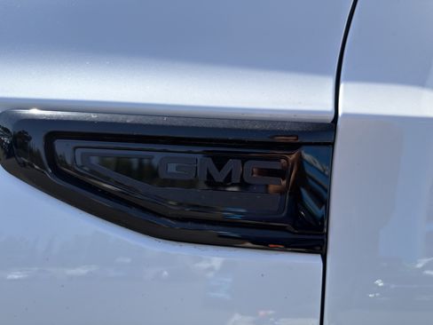 Used 2024 GMC Yukon XL SLT w/ SLT Premium Package RWD image 43