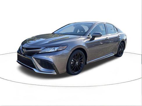 Used 2024 Toyota Camry XSE FWD image 7