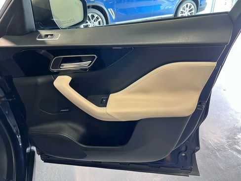 Used 2018 Jaguar F-PACE Premium image 21