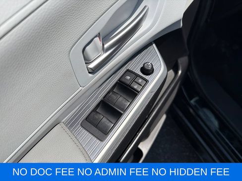 Used 2025 Toyota Sienna XLE FWD image 13