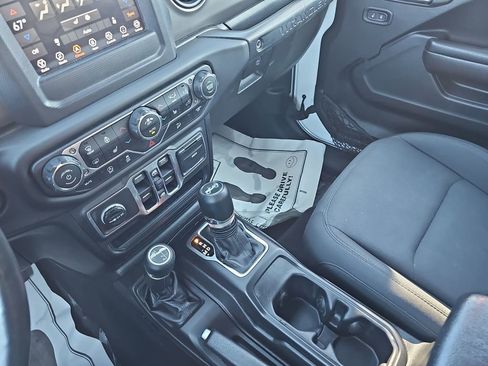 Used 2018 Jeep Wrangler Unlimited Sport S image 29