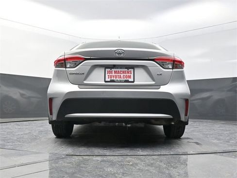 Used 2022 Toyota Corolla LE image 32