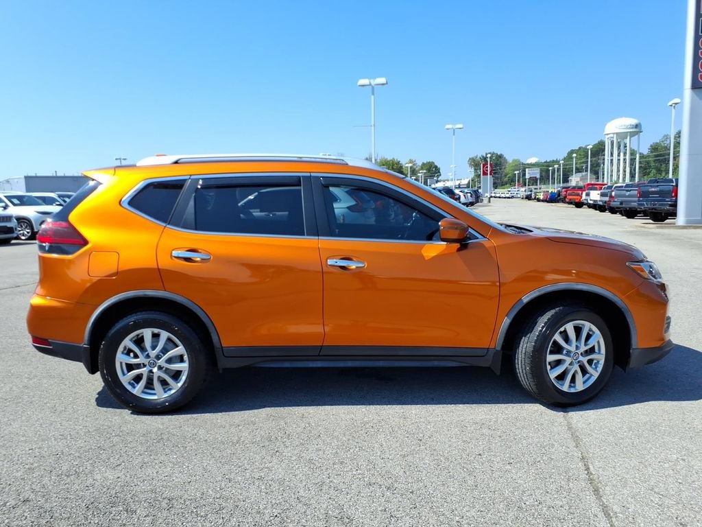 Certified 2020 Nissan Rogue SV FWD image 2