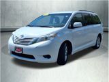 Used 2017 Toyota Sienna LE image 3