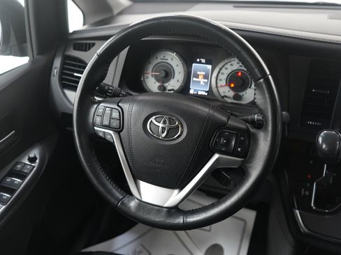 Used 2016 Toyota Sienna SE Premium image 15