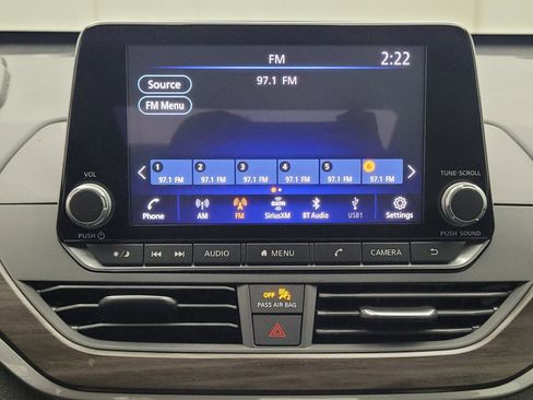 Used 2025 Nissan Altima 2.5 SV FWD image 25