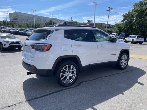 Used 2022 Jeep Compass Latitude AWD/4WD image 8