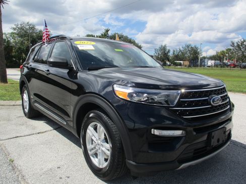 Certified 2022 Ford Explorer XLT w/ Equipment Group 202A image 1