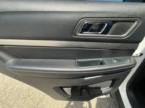 Used 2018 Ford Explorer XLT w/ Equipment Group 202A FWD image 26