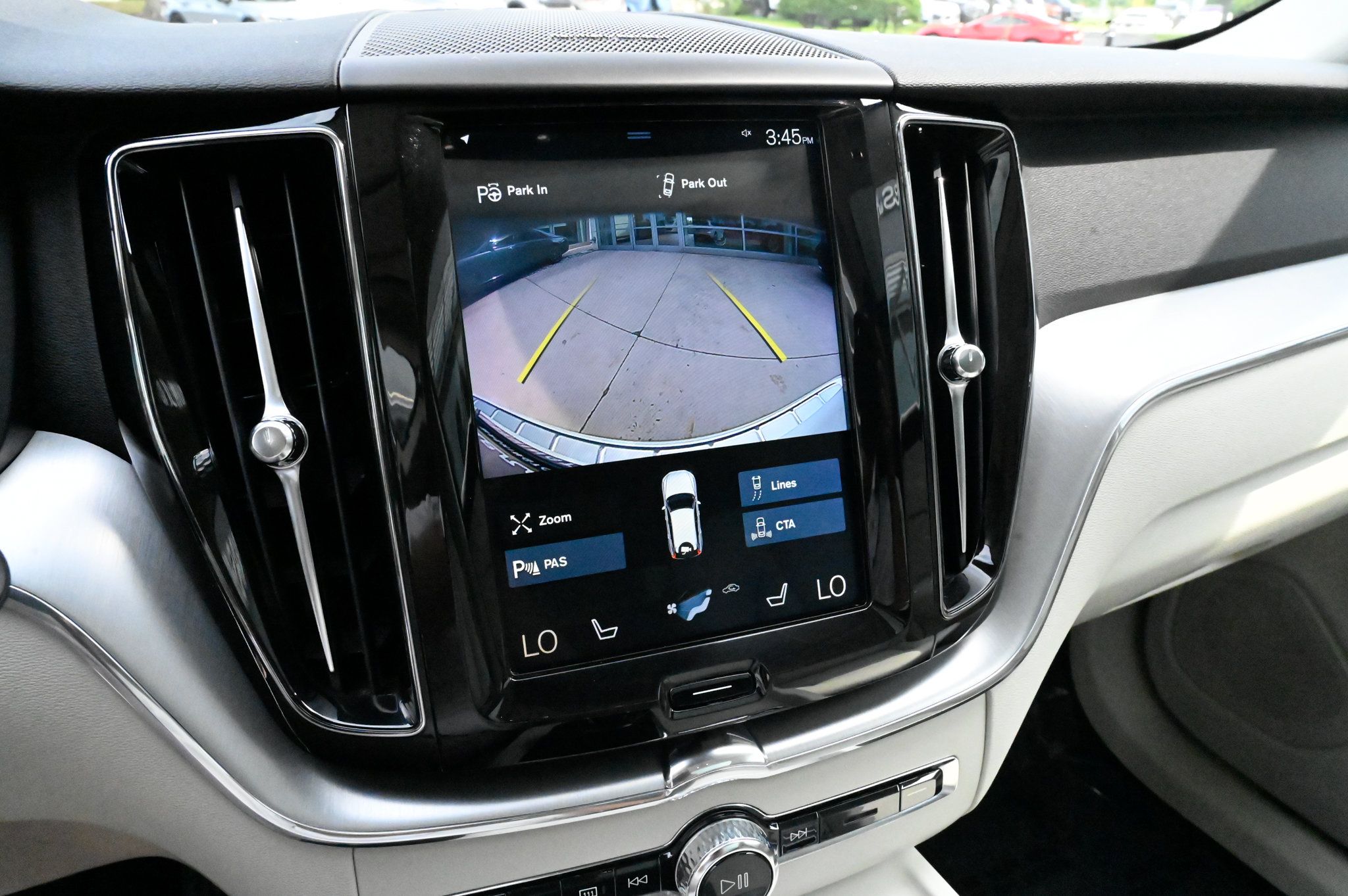 Used 2019 Volvo XC60 T5 Momentum w/ Multimedia Package AWD/4WD image 33