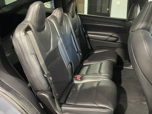 Used 2022 Tesla Model X image 7