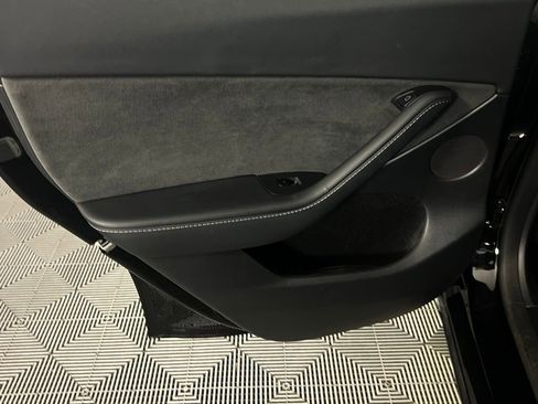 Used 2025 Tesla Model Y Long Range image 27