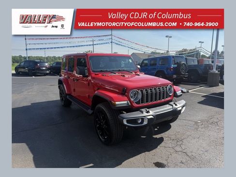 Used 2025 Jeep Wrangler Unlimited Sahara AWD/4WD image 1