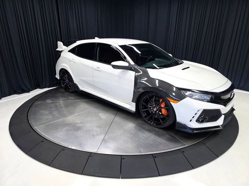 Used 2018 Honda Civic Type R image 13