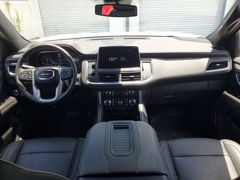Used 2024 GMC Yukon SLT w/ SLT Luxury Package RWD image 11