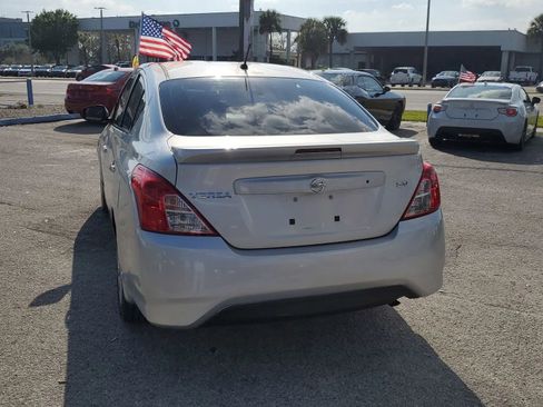 Used 2018 Nissan Versa SV image 5