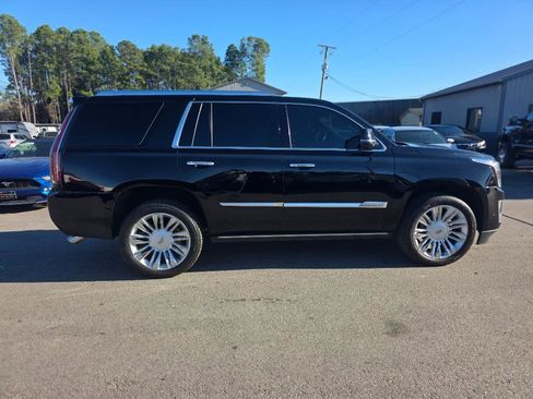 Used 2017 Cadillac Escalade Platinum image 4