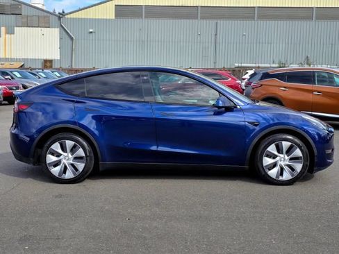 Used 2023 Tesla Model Y Long Range AWD/4WD image 13