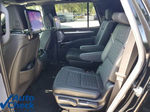 Used 2025 Cadillac Escalade Sport Platinum AWD/4WD image 13