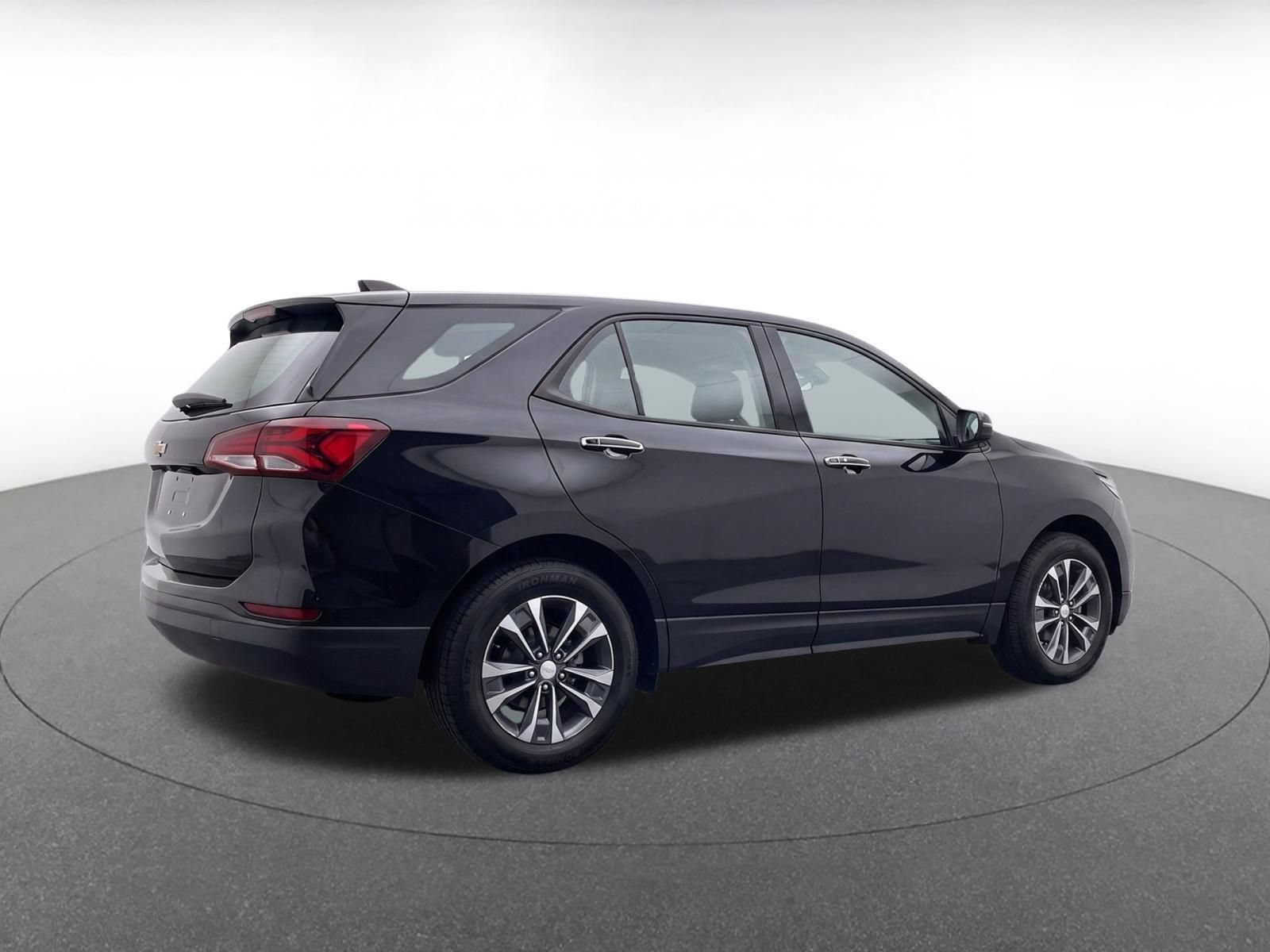 Used 2025 Chevrolet Equinox LT FWD image 13