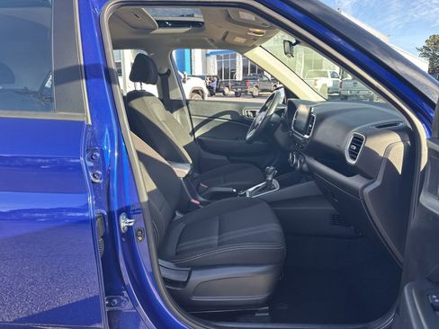 Used 2024 Hyundai Venue SEL image 33