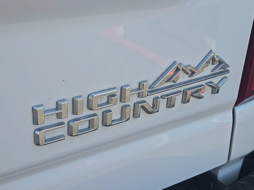 Used 2022 Chevrolet Silverado 2500 High Country w/ Technology Package AWD/4WD image 42