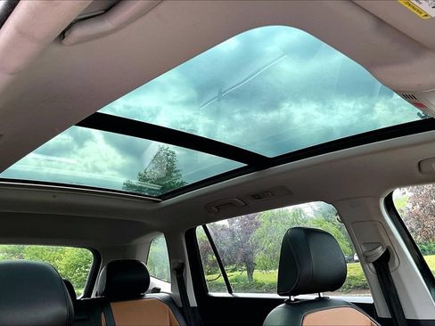 Used 2018 Volkswagen Tiguan SE w/ Panoramic Sunroof Package AWD/4WD image 33