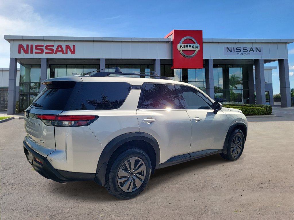 Certified 2023 Nissan Pathfinder SV FWD image 2