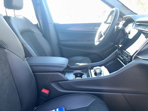 New 2025 Jeep Grand Cherokee L Altitude image 17