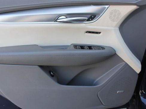 Used 2017 Cadillac XT5 Luxury w/ Driver Awareness Package FWD image 12